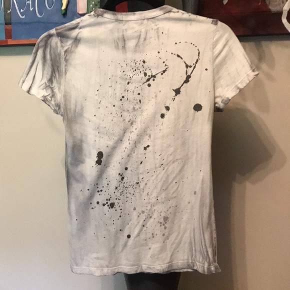 T-Shirt - Picture 2 of 5